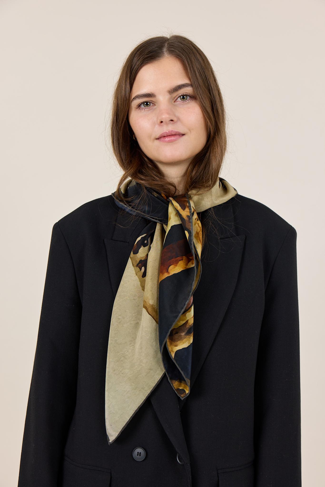 BRACKETS Scarf