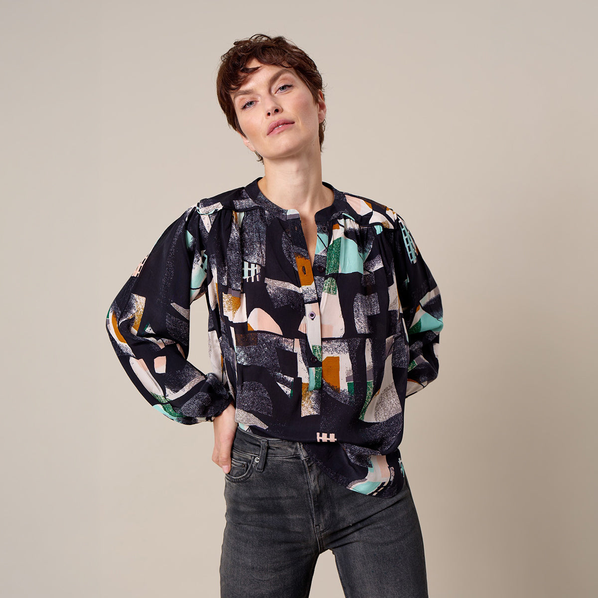 HIGHRISE Blus